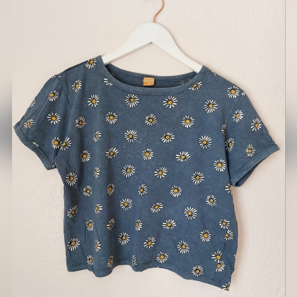 Daisy Floral Vibe N Blue Gray Cropped Top